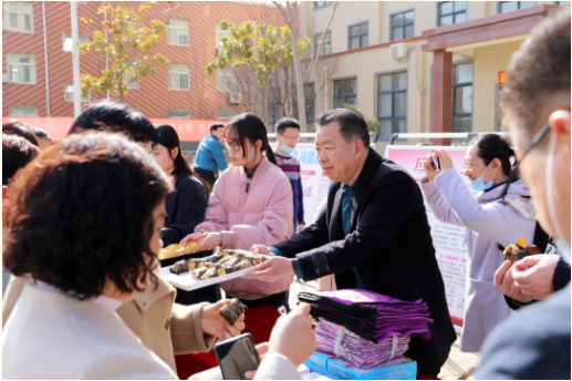 【致敬了不起的她】三門峽市應急管理局和湖濱區(qū)法院走進三味奇與企業(yè)聯合開展“黨建結對 共慶三八”主題黨日活動